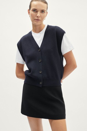 The Merino Wool Buttoned Vest - Oxford Blue from Urbankissed