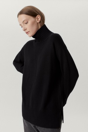 The Merino Wool Oversize High-neck - Black from Urbankissed