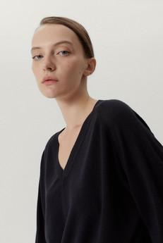 The Ultrasoft Wool Relaxed V-neck - Midnight Blue via Urbankissed