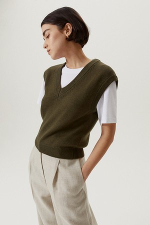 The Merino Wool Vest - Military Green from Urbankissed