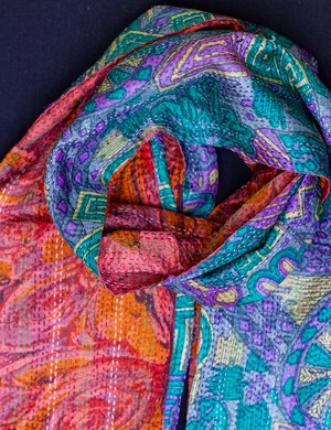 Kantha Sjaal Oranjerood-Groen-Paars tweezijdig draagbaar from Via India