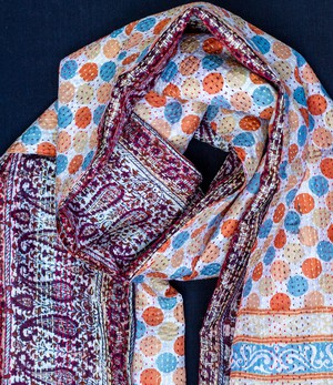 Kantha sjaal hergebruikte zijde Oranje-Lichtblauw Polka Dots from Via India