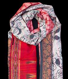 Kantha sjaal hergebruikte zijde rood ikat motief via Via India