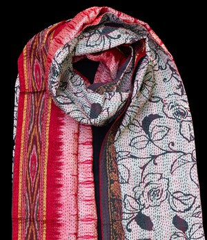 Kantha Sjaal Rood-Roze Ikatmotief tweezijdig draagbaar from Via India