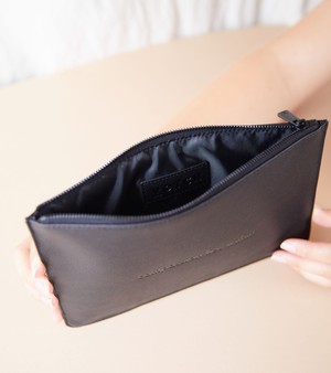 AppleSkin All Black Pouch | Classic Essentials from Votch