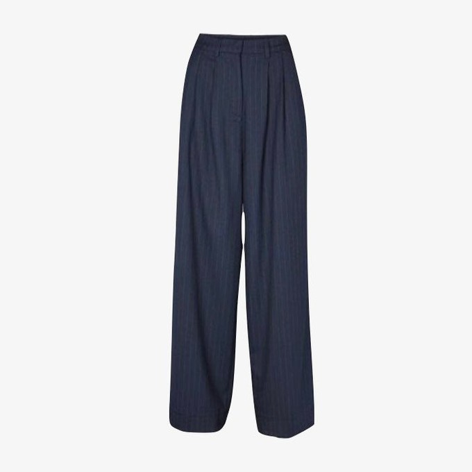 Krijtstreep Bandplooipantalon Marjorie | Basic Apparel | Blauw from WhatTheF