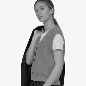 Gebreid Gilet Lise | Basic Apparel | Groen from WhatTheF