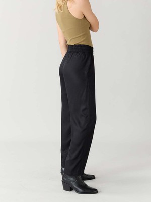 black Pants made from TENCEL™️ Lyocell from Yahmo