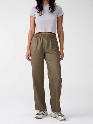 olive Pants made from TENCEL Lyocell from Yahmo